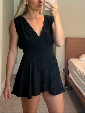 Black V-Neck Sleeveless Mini Dress